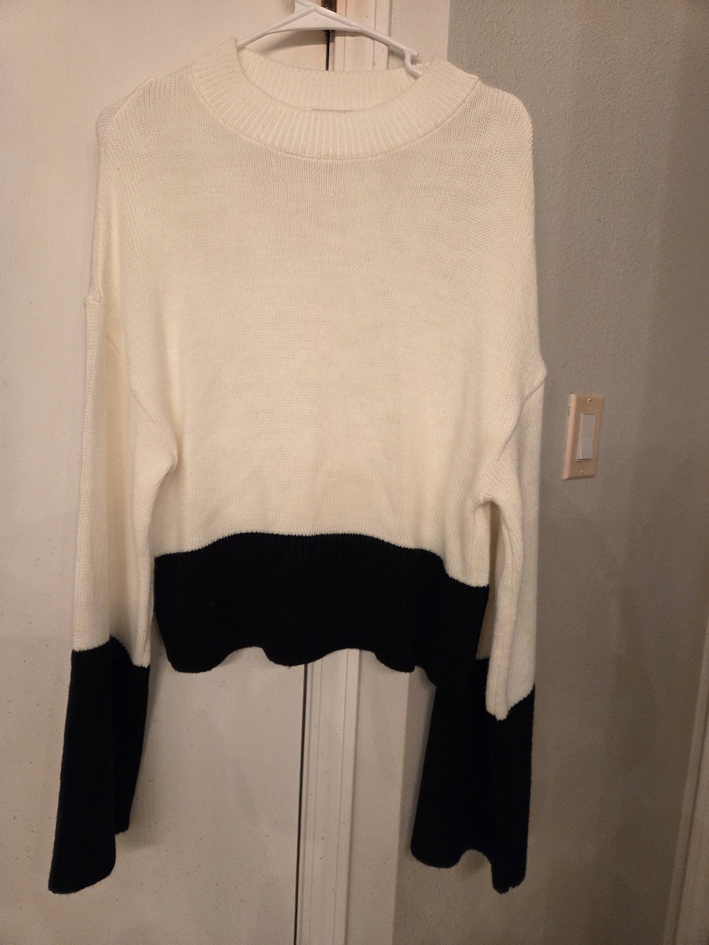 Women's Cream and Black Colorblock Crewneck Sweater